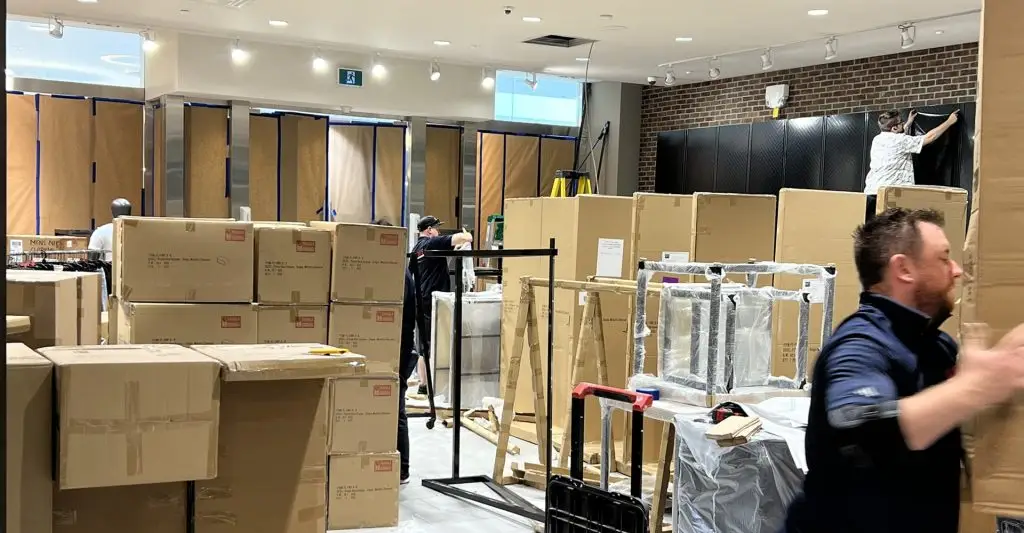 office-moves-bg-min - Salmon's Moving & Storage
