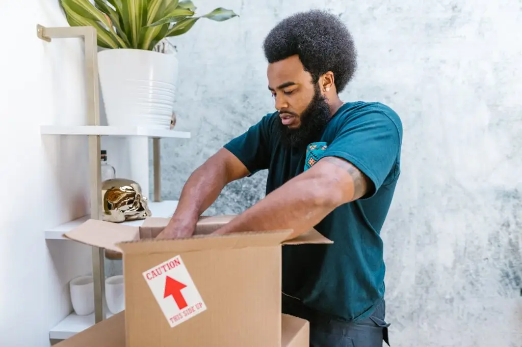 Salmon's moving & storage - top packing tips to protect your valuables during a move image